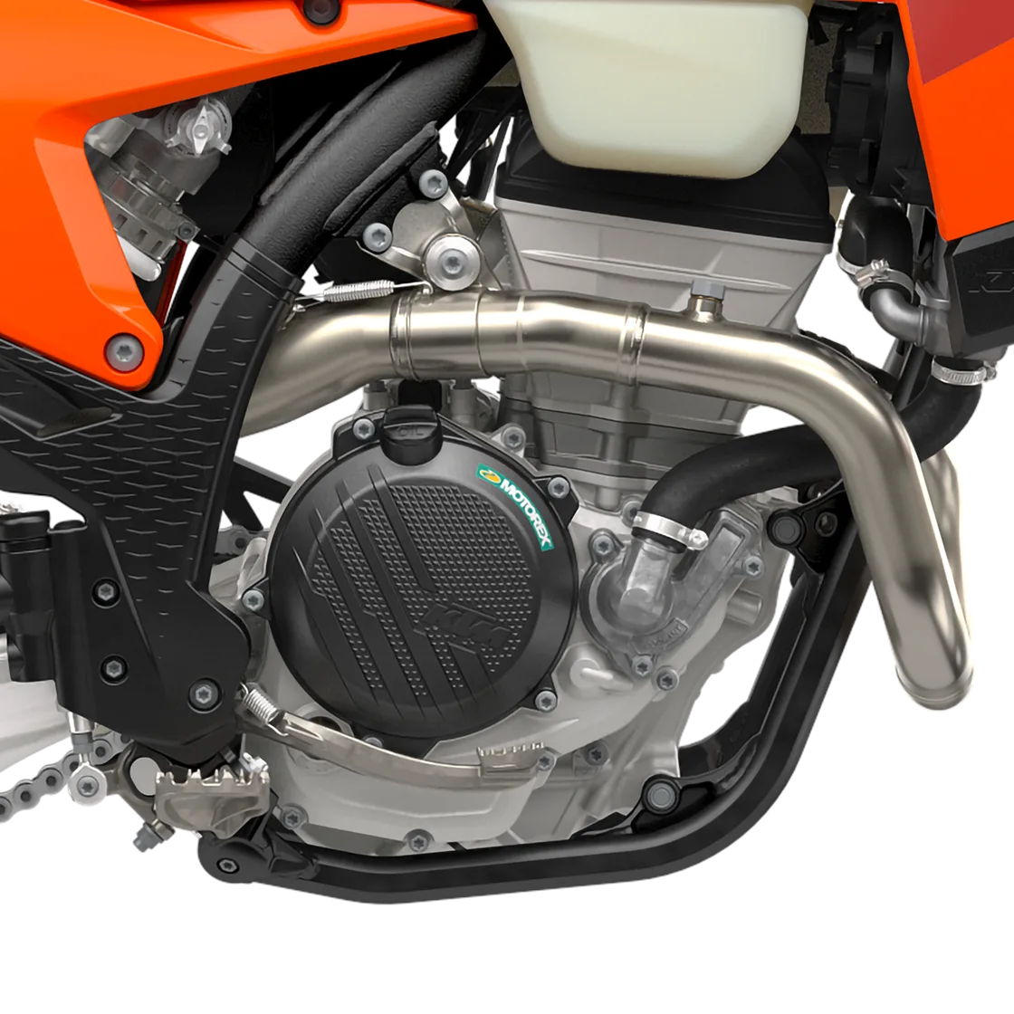 Nahaufnahme des Motors der KTM 250 EXC-F mit Auspuffanlage und Rahmen