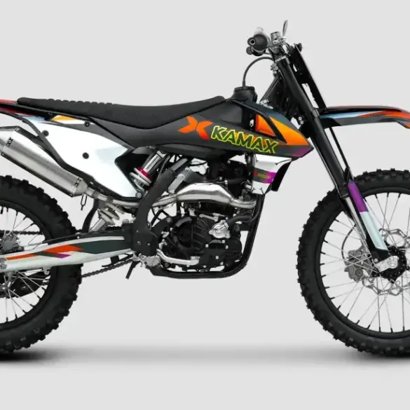 Kamax K16 MX- und Enduro-Motorrad mit robustem Stahlrahmen und Aluminium-Heck in Seitenansicht