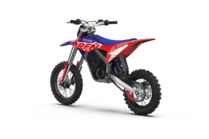 Seitenansicht der RFN Warrior SX-E2, ein elektrisches Dirt-Bike für junge Fahrer, vor weißem Hintergrund