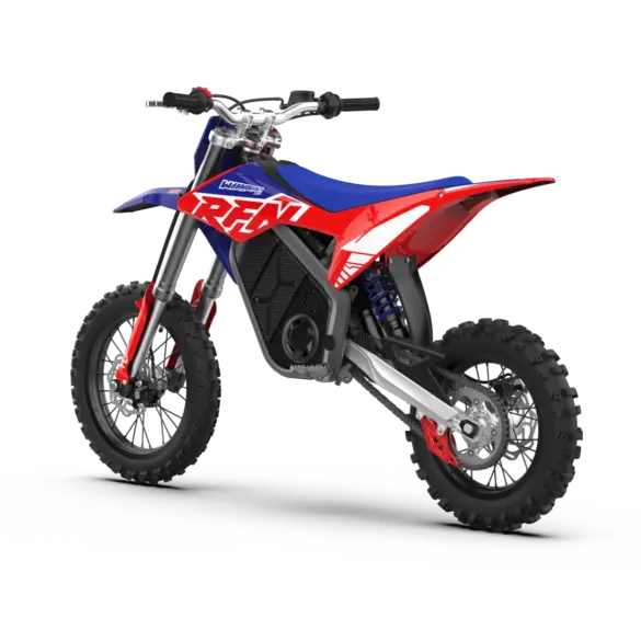 Seitenansicht der RFN Warrior SX-E2, ein elektrisches Dirt-Bike für junge Fahrer, vor weißem Hintergrund