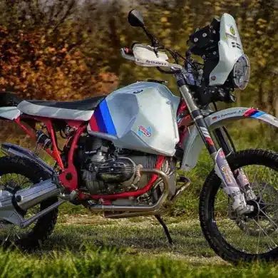SWT-SPORTS BMW Motorrad Boxer GeländeSport Umbau auf Basis einer BMW R 100 R, mit großem Wüstentank und Offroad-Ausstattung im Gelände