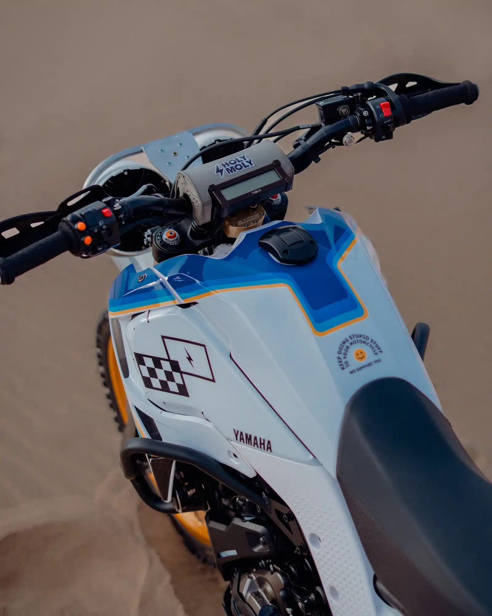 Baja-Umbausatz für Yamaha Ténéré 700 mit klassischen Verkleidungen und Rallye-Details