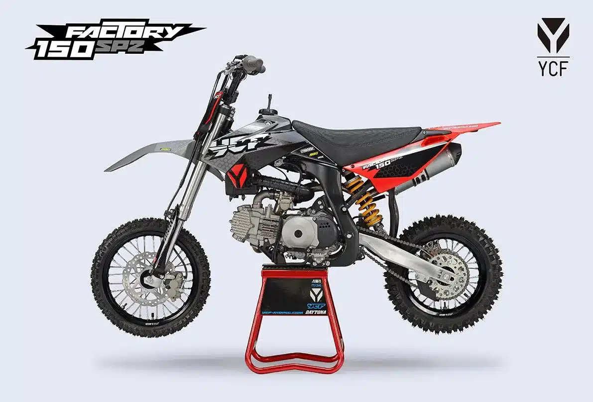 YCF Factory 150 SP2 2026 Pitbike in Seitenansicht mit Upside-Down-Gabel, Alufelgen und sportlichem Racing-Design.