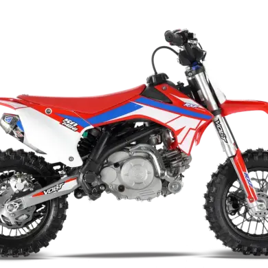 Seitenansicht einer RXF Mini 50cc Kinder-Motocross-Maschine, rot-blaues Design mit grobstolligen Reifen auf transparentem Hintergrund
