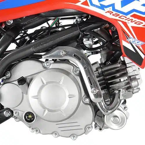 Nahaufnahme des Viertaktmotors der RXF Mini 50cc Kinder-Offroadmaschine