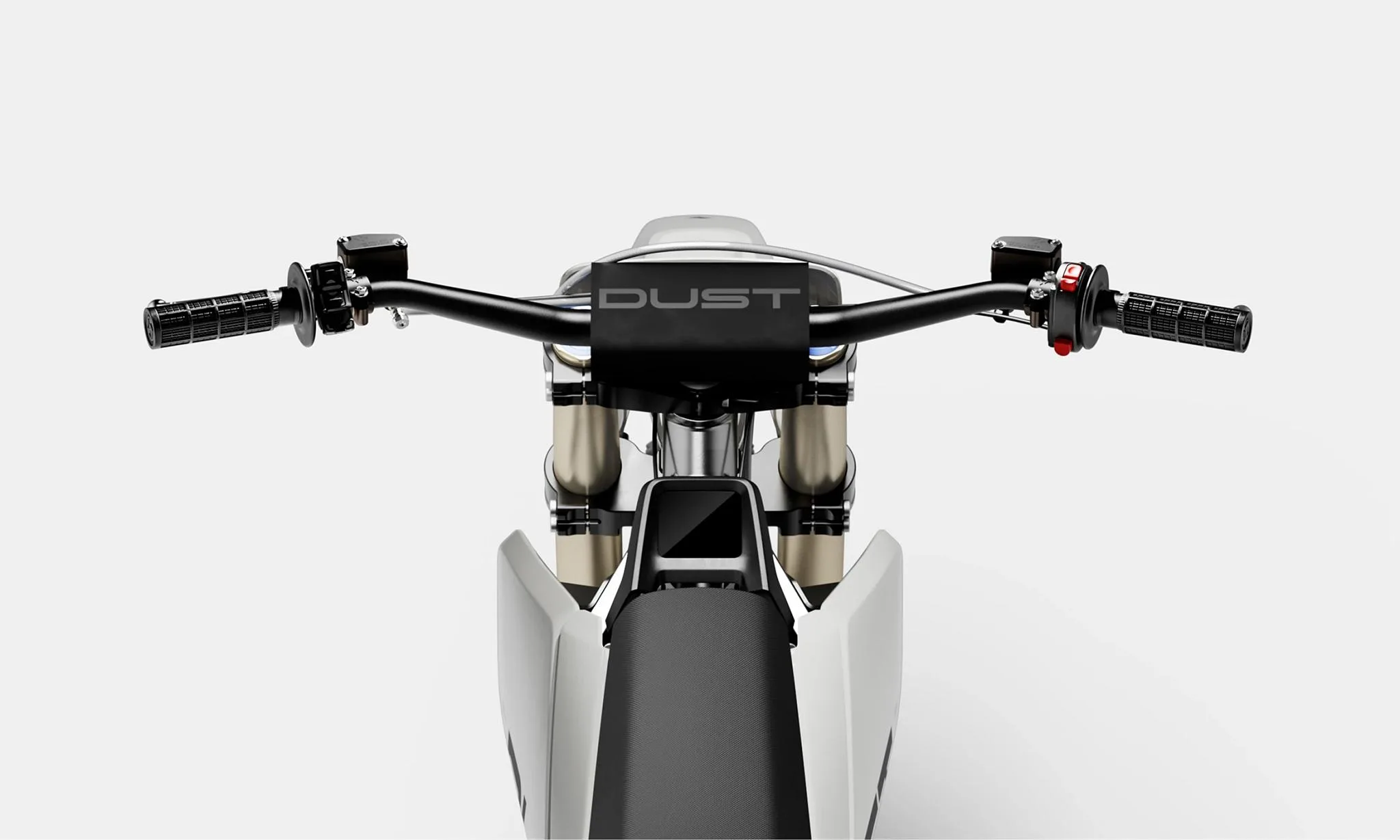 Lenker eines elektrischen Dirtbikes von Dust Moto aus der Fahrerperspektive mit sichtbarem Zentraldisplay.