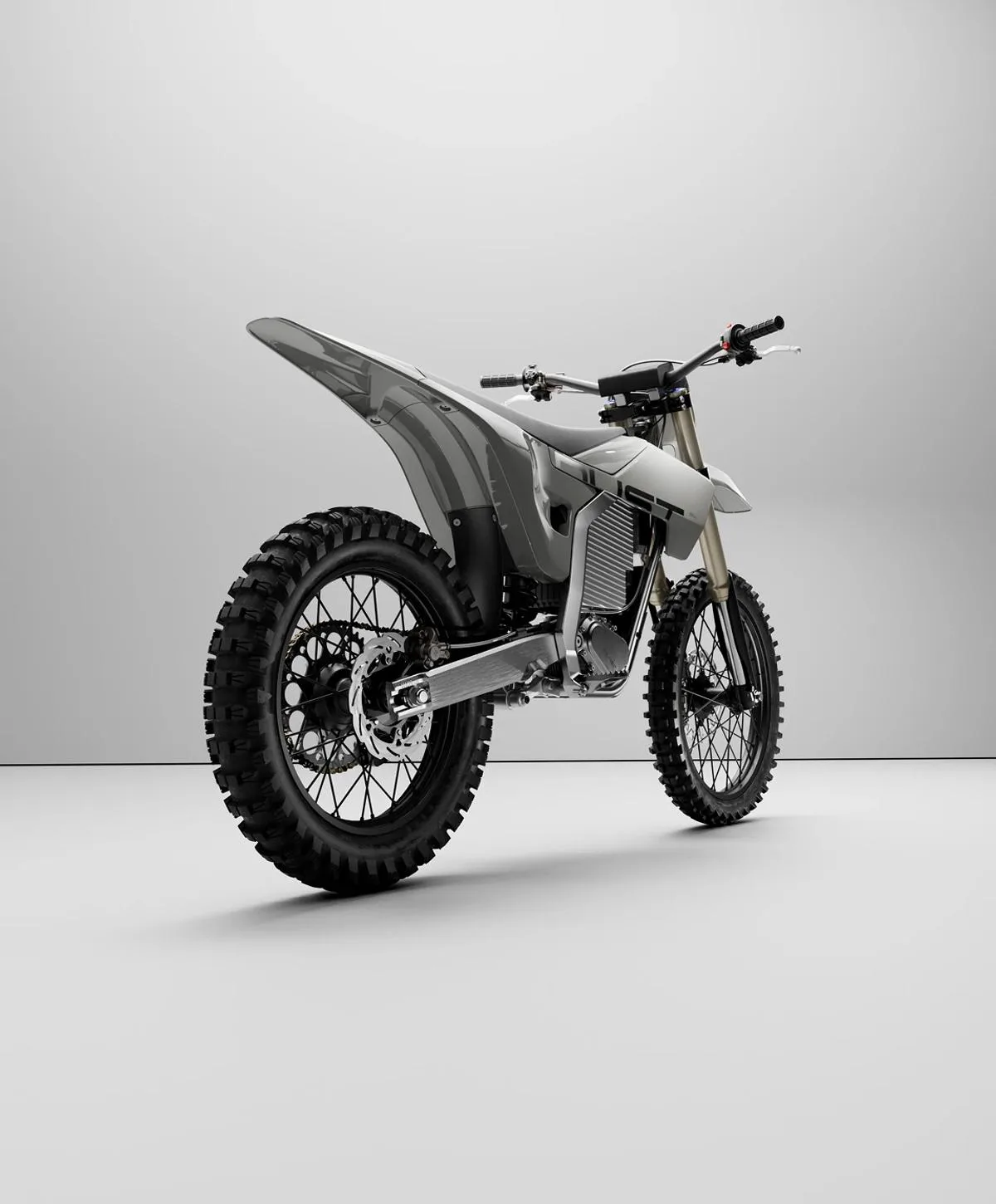 Seitenansicht eines modernen elektrischen Dirtbikes mit Offroad-Bereifung vor neutralem Hintergrund.