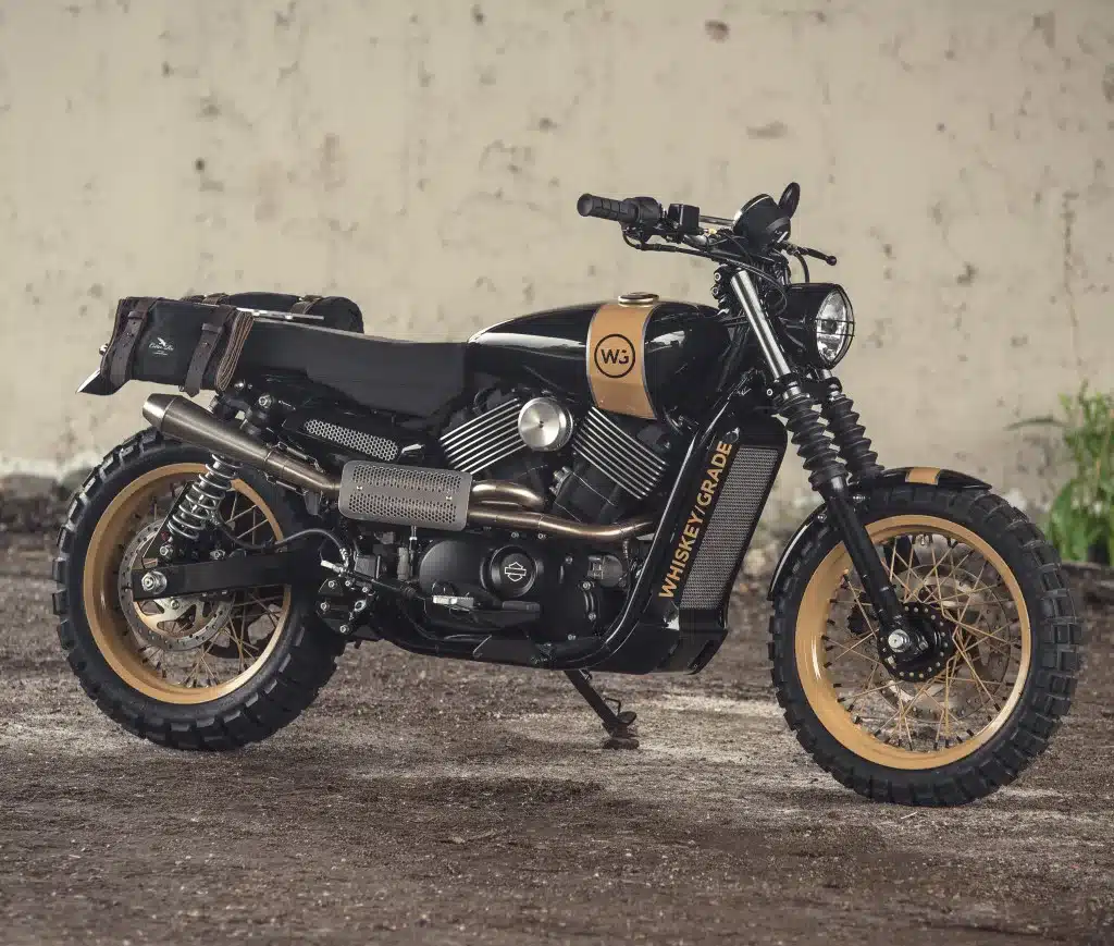 Custom Harley-Davidson Street 750 als Whiskey Grade Dirt 750 mit grobstolligen Reifen, Edelstahl-Auspuff und Scrambler-Umbauten